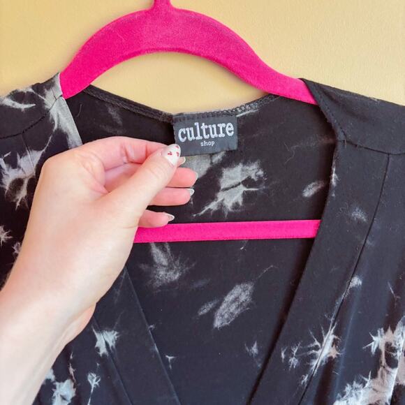 Culture Shop Tie-Dye V-Neck Wrap Dress One Size M/L - Picture 2 of 5